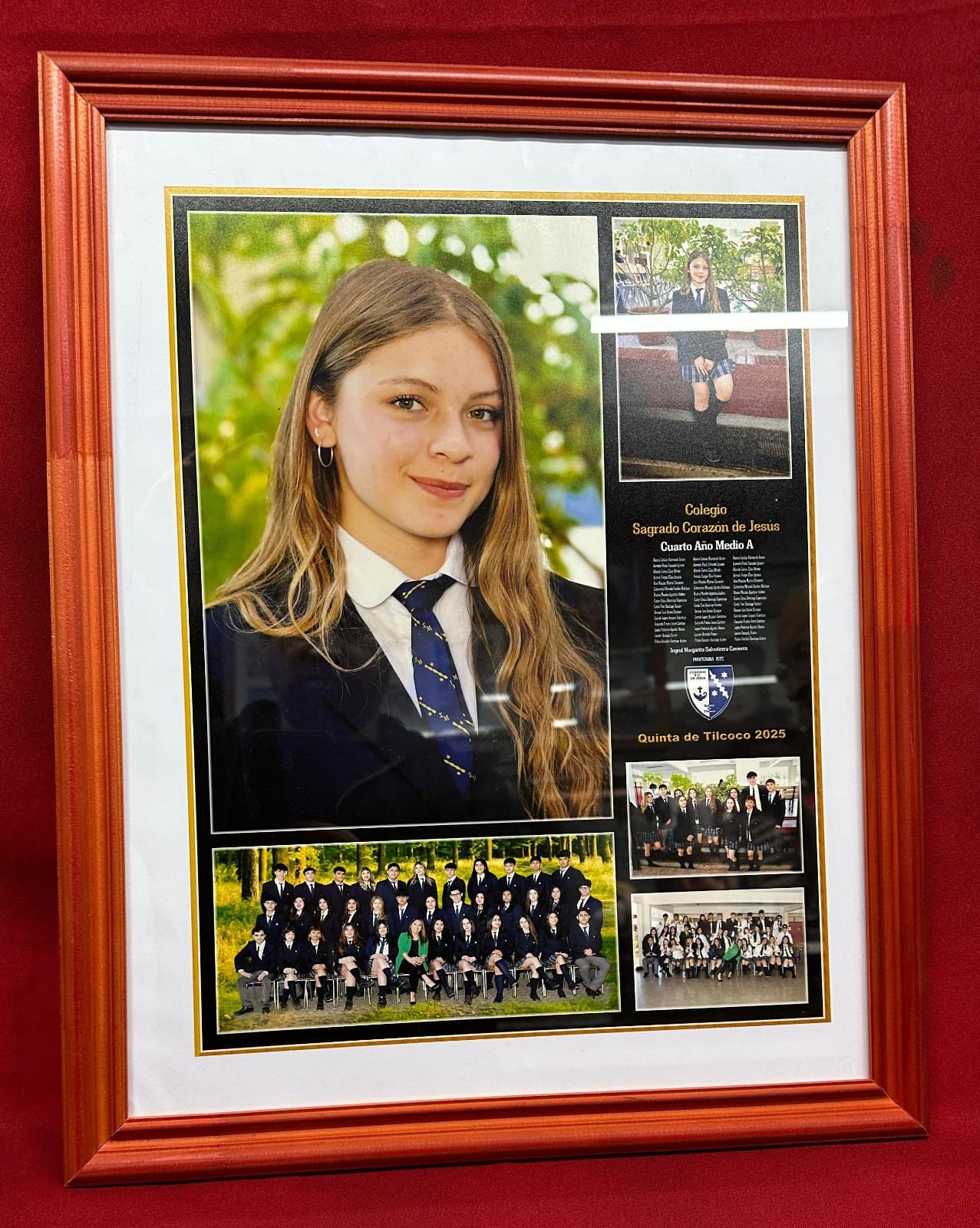 Marco de madera — cuadro de 4° medio, Colegio Sagrado Corazón de Jesús